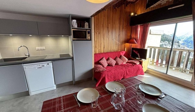 150m from ski slopes, view mountain, balcony, parking, tv, ski locker, 45m², Auris en Oisans