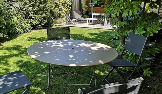 150m from the beach, shops foot house in the quiet hollow way