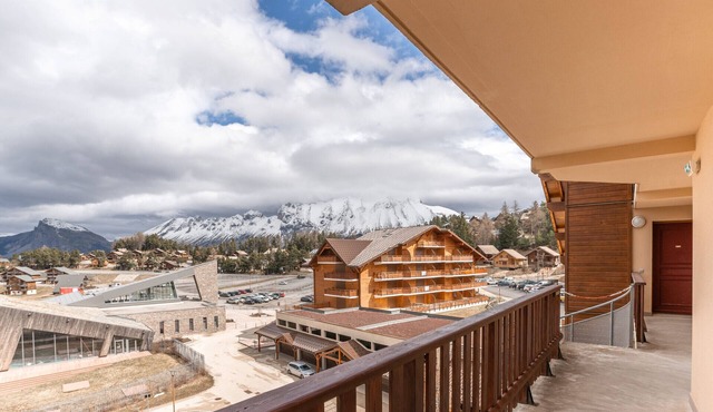 150m from the slopes, apartment for 8 with balcony