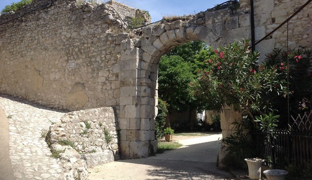 150m² Architect House -Charming Village- Terrace, Historic Courtyard & Parking