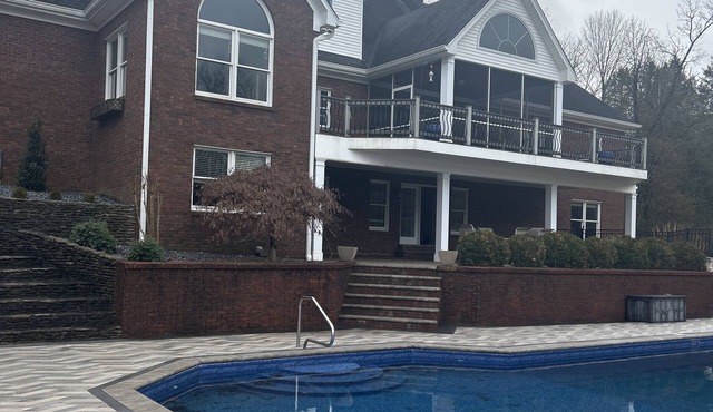 150th KY.DERBY & PGA CHAMPIONSHIP DESTINATION! Private park setting w/hot tubnn