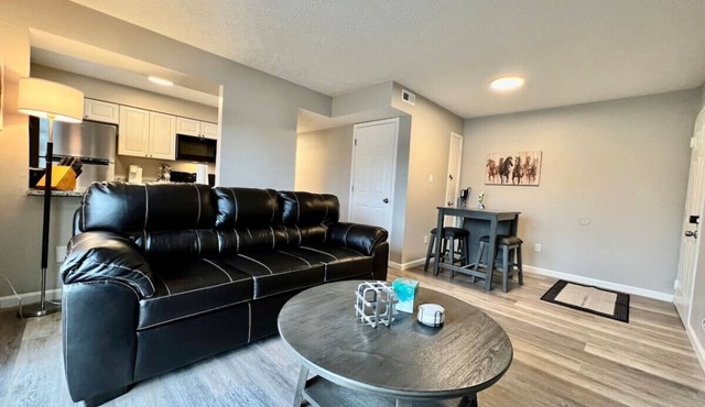 1520 E Bonita · TWO Bedroom in Middletown w FREE Private Laundry