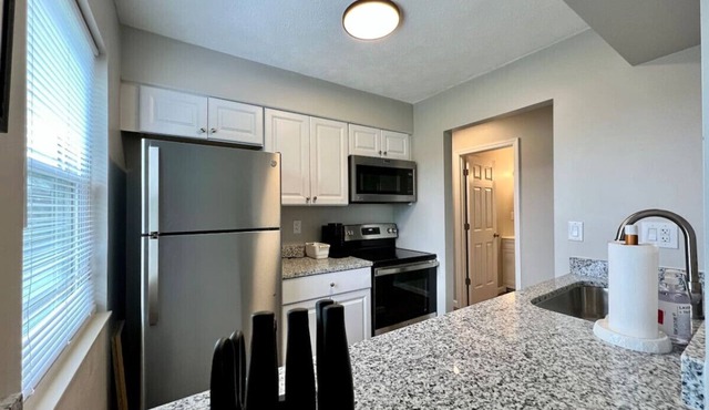 1520 H Bonita · Hidden Two Bedroom Middletown w Private Laundry