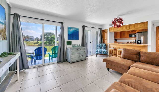 153 One Bed/Bath 3 Pools/Grill