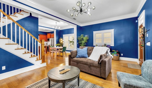 1537- Trend Setter, Entertain Your Heart Away, 1 Mile to Arenas, Pet Friendly