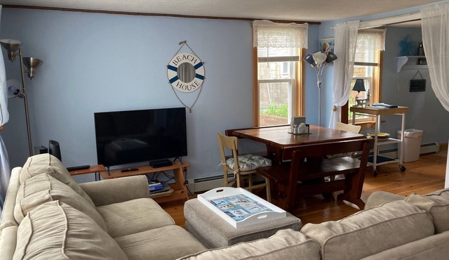 15B Great Location! Walk to Beach/Pier in 5 min-Cottage Sleeps 6;12 w/front unit