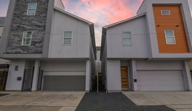 15BR/15BA Luxury Houston Homes in Central Houston!