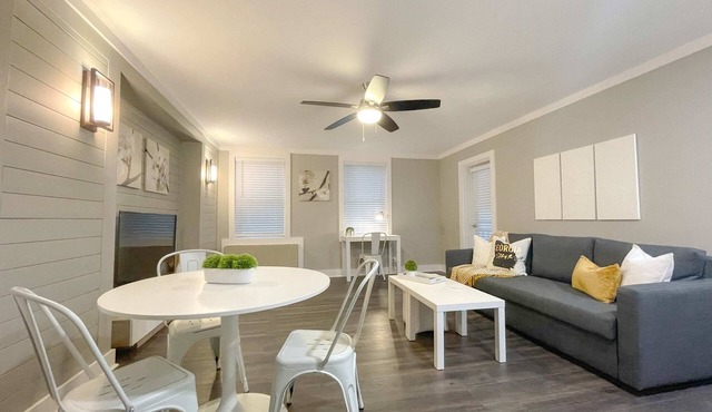 15L King Suite w/Gigabit WiFi & Private Balcony