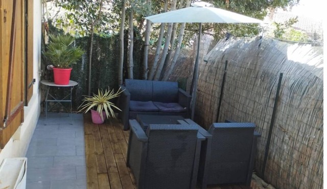 15m2 outbuilding 900m from RER B Drancy