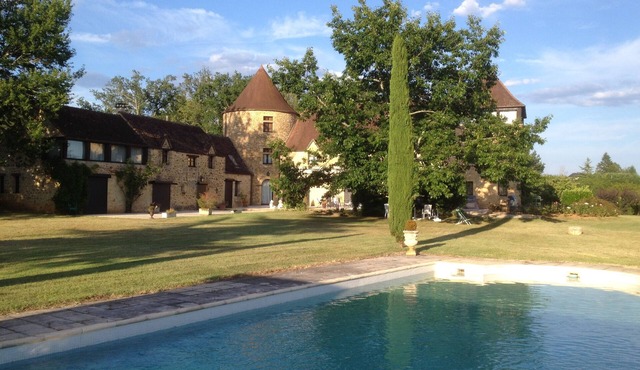 15min SARLAT MANOIR with SWIMMING POOL 7Cb-7sb, WIFI + HOUSEHOLD INCLUDED