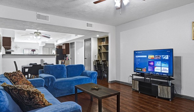15min to IAH: 6BR, 500Mbps, Pets OK,30min Downtown