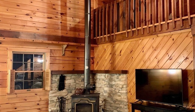 15min to Ski & Hiking, Log Cabin, Indoor Hot Tub, Game Room & Resort Amenities