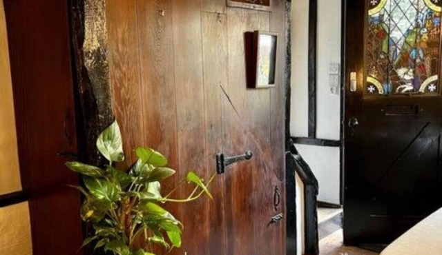 15th century tiny character cottage-Henley centre