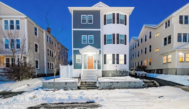 16/2 - 4BR Family Home in Worcester Near Parks