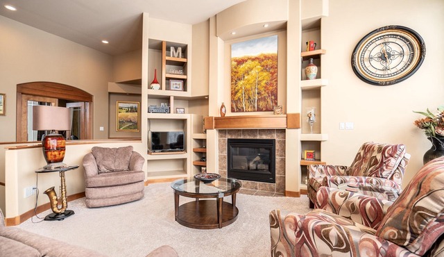 (16) 5 Bdr Executive Home | East St Paul (5/3)