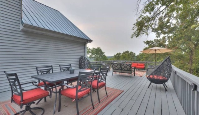 16-Acre: MountainView-3 Decks-FirePit-Trampoline Game Rm. 10 min. Shows n Lake