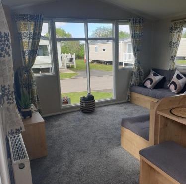 16 anglers acre luxury hot tub break tattershall lakes