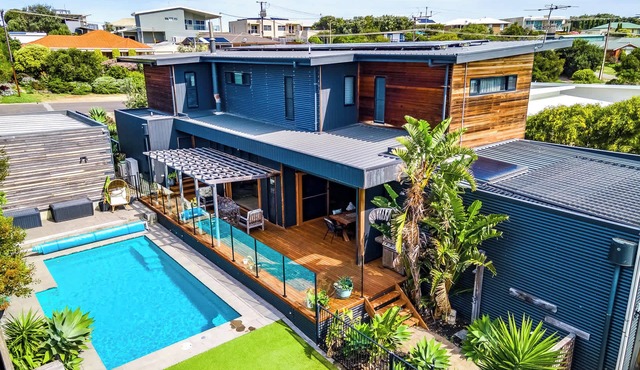 16 Barton Street - DIVE RIGHT IN