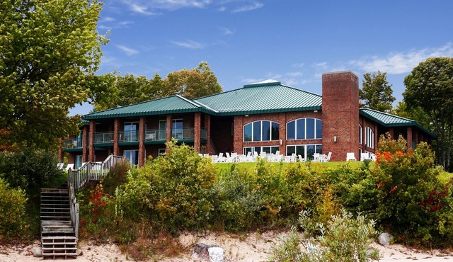 16 Bedroom 19 Bathroom Waterfront Lodge