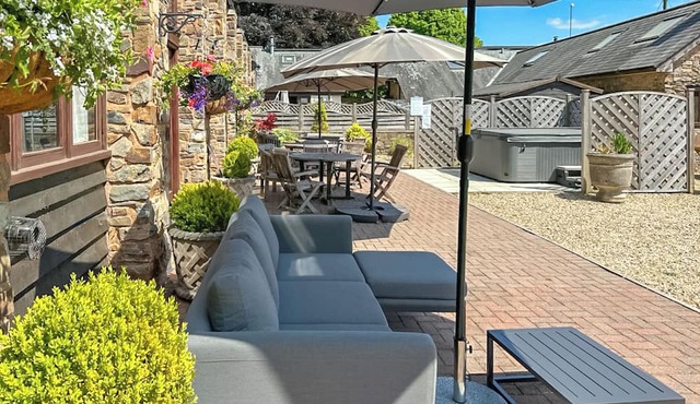 16 bedroom accommodation in Bampton, near Tiverton