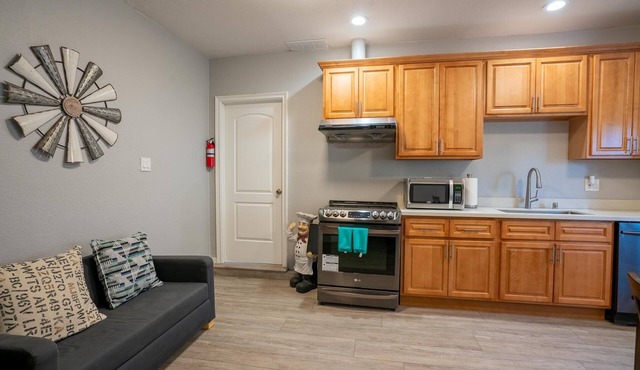 16 Guests❤️6BR/3BA/Private❤️Comfy/Quiet/Convenient