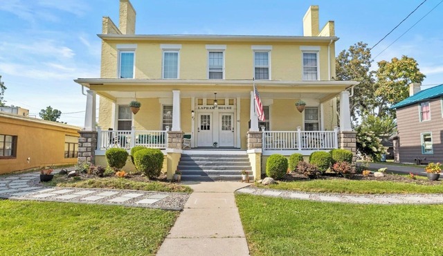 16 Guests in City of Canandaigua/3 Min From Venues