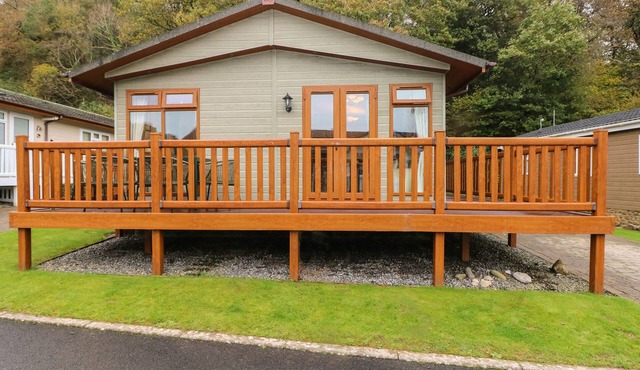 16 HERITAGE PARK, pet friendly, with a garden in Kilgetty