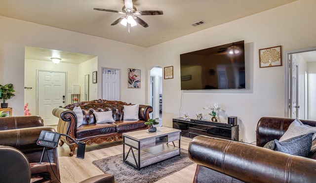 16 Mi to Dallas Stadium! Home w/Easy City Access