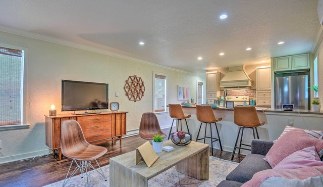 16 Mi to Disney: Cottage w/Deck in Winter Garden