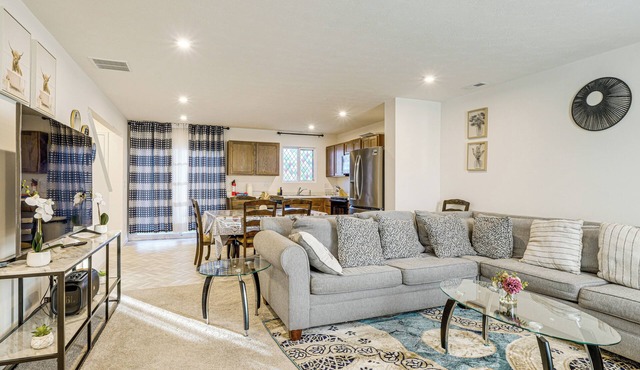 16 Mi to Louisville: Pet-Friendly Getaway!