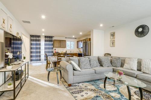 16 Mi to Louisville Pet-Friendly Getaway!