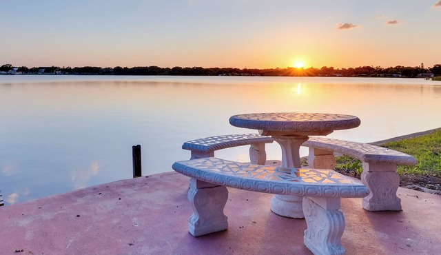 16 Mi to Manatee Viewing! Spacious Tampa Retreat