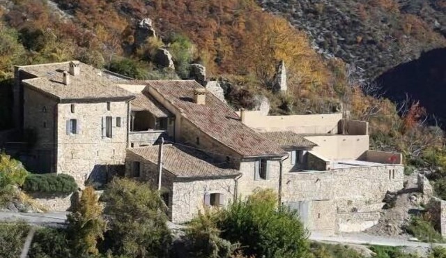 16-person farmhouse in Drôme provençale, Nyons region