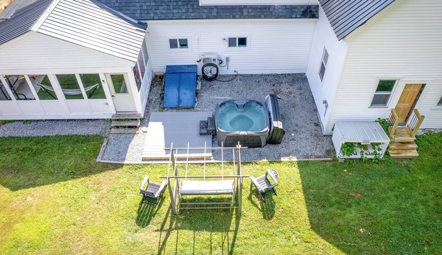16+ppl 2 HotTubs Gamerooms FirePit 2 acre backyard