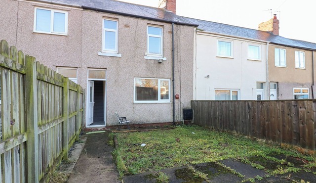 16 SALVIN TERRACE, pet friendly, with a garden in Fishburn