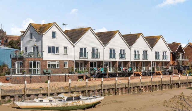 16 THE BOATHOUSE in Rye