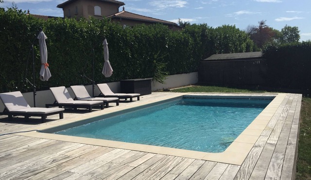 160 m² house with heated pool 15 min from Lyon!