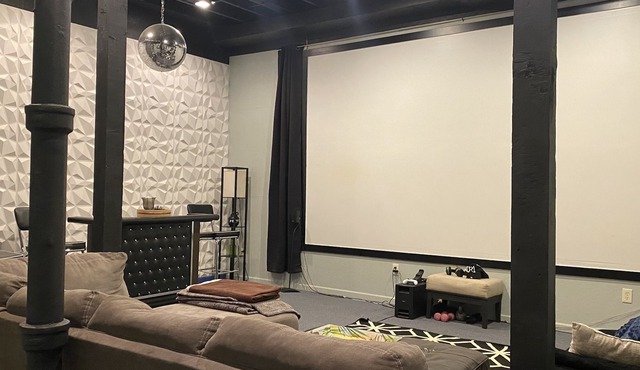 160" Movie Theater! Great For Movie Nights!
