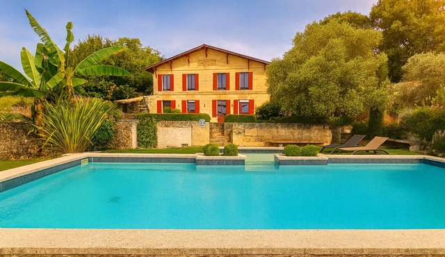 1600m2 Labarre estate with sauna and swimming pool. Breathtaking views near Bordeaux