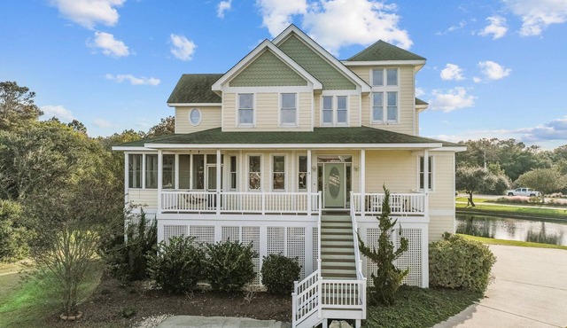 1603 - Bare Feet Retreat, 4-bed 3.5-bath home in Corolla, pet friendly, hot tub, sleeps 10