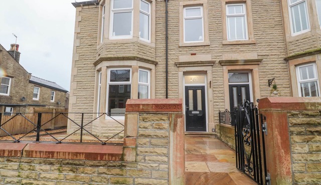 163 MANCHESTER ROAD, pet friendly, with hot tub in Accrington