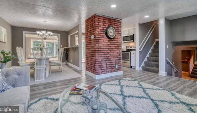 163) Massive 3 bedroom home with backyard!