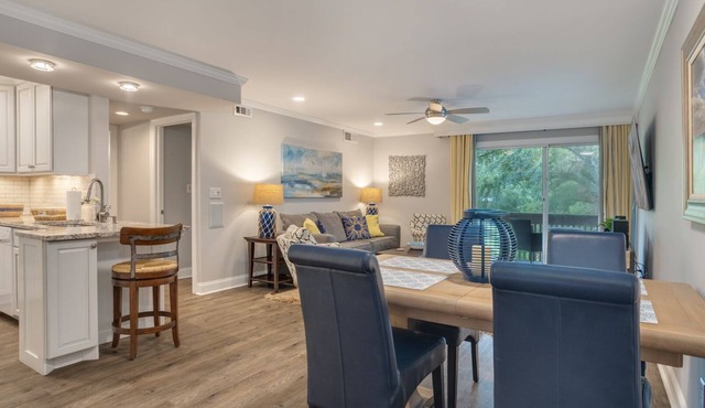 1685 Bluff Villas/Walk to Beach/Walk to Salty Dog/2nd Row Ocean