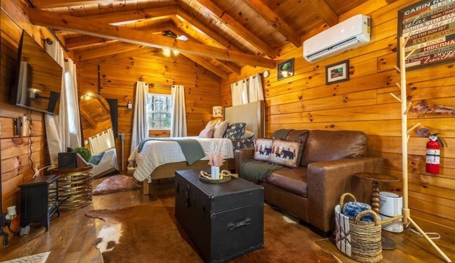 16mi from Hocking Hills, hot tub, Twin pond, bbq