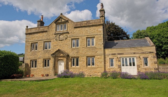 16th Century Family Friendly Home in Peak District