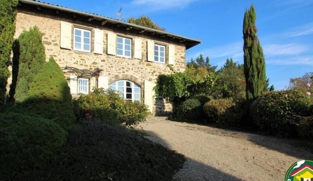 16th Century Farmhouse with Enclosed Garden and WiFi