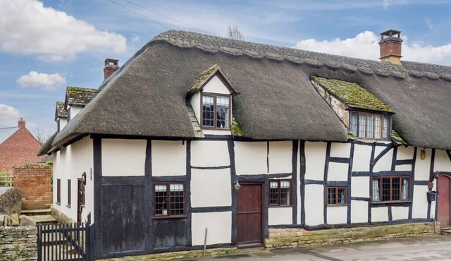 16th Century Grade II Listed Thatched Cottage