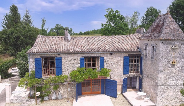 16th Century hunting lodge with modern pool