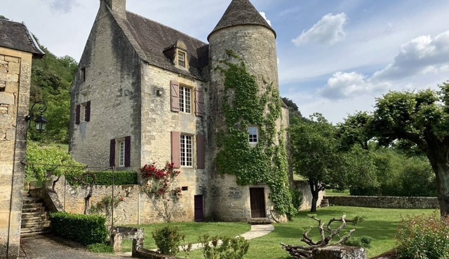 16th Century Manoir; Large Ensuite Bedrooms, Original Features, Many Steps!