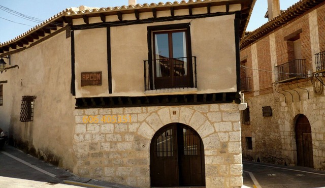 16th century manor house, 5 people Simancas